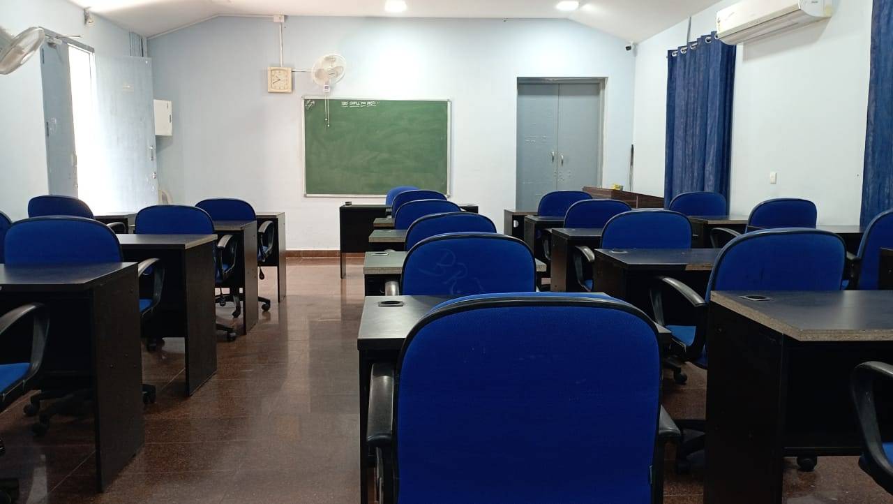 Paripoorna NEET AC Class Room