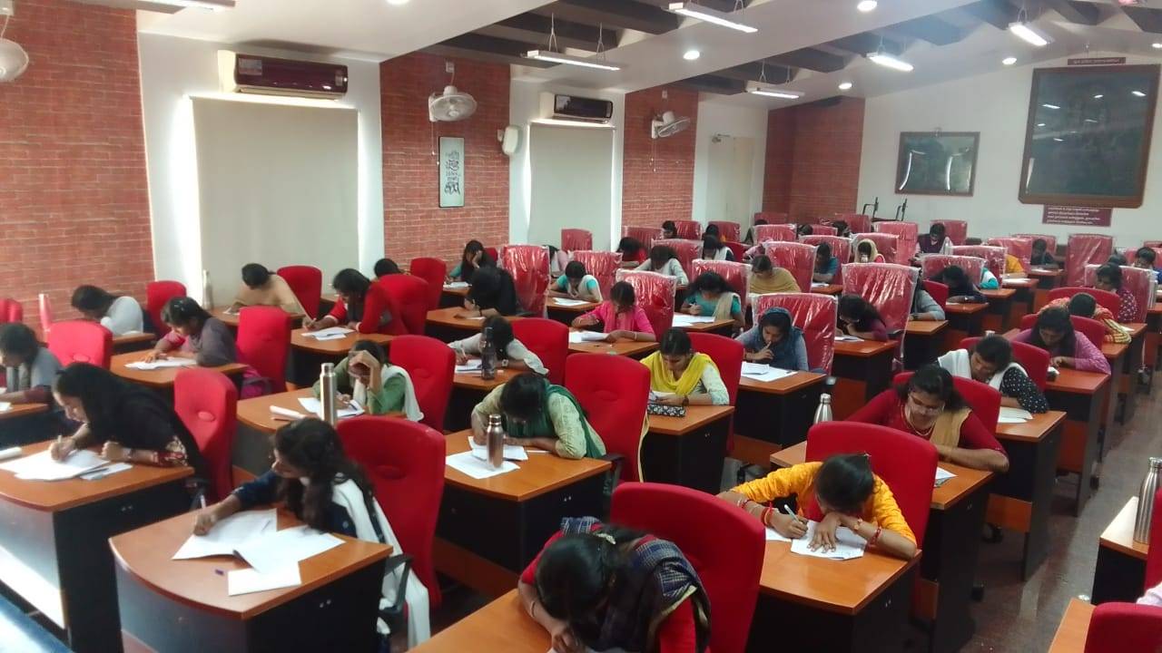 Top 10 neet Coaching centre With AC Hostel in trichy