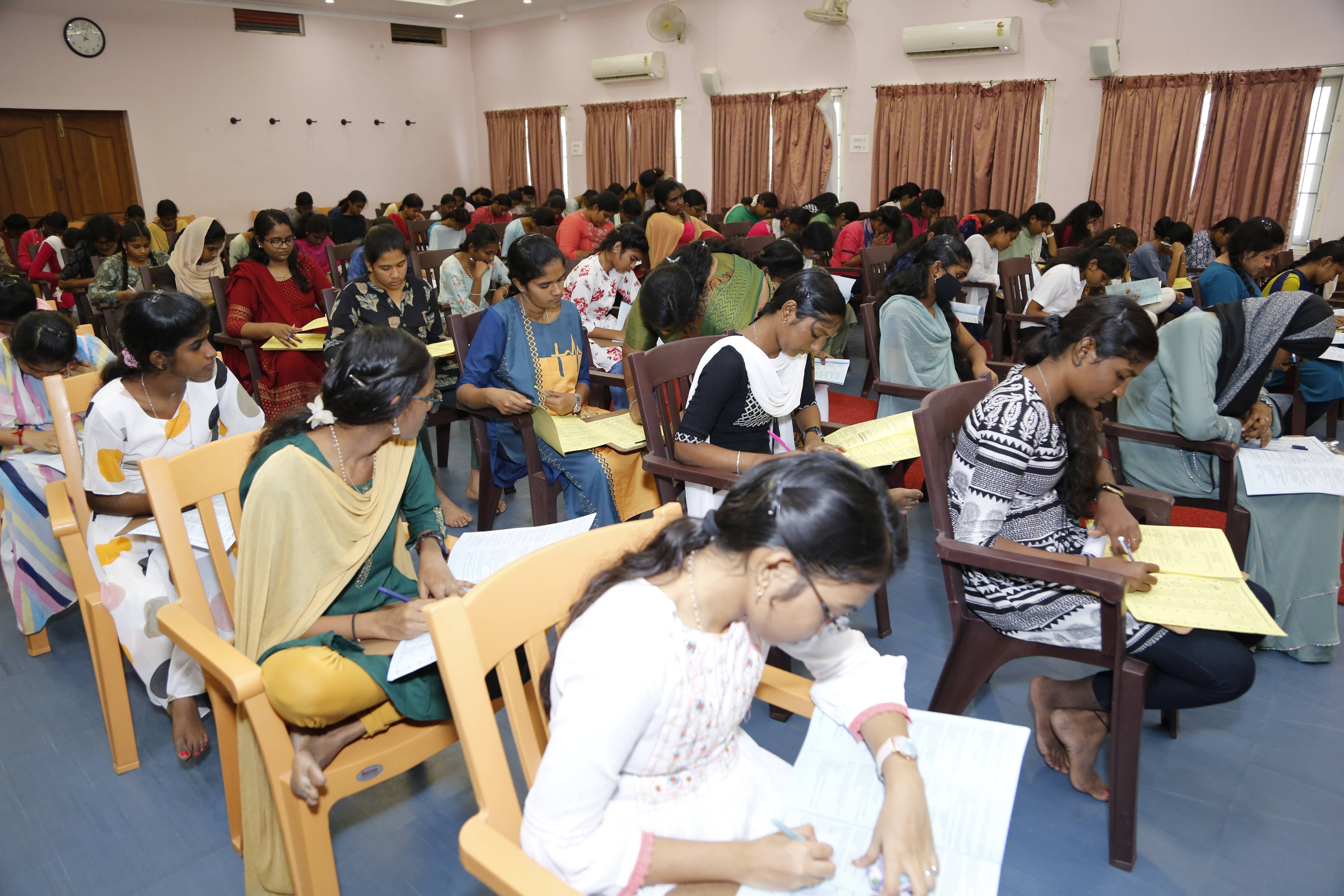 best neet repeaters coaching in Karur